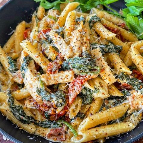 Creamy Tuscan Pasta Black Stone Pasta Recipes, Blackstone Seasoning, Creamy Tuscan Pasta, Gf Lunch, Tomatoes In Oil, Griddle Cooking Recipes, Chicken Penne Pasta, Tuscan Pasta, Garlic Parmesan Pasta