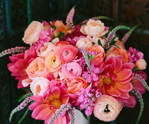 Ranunculus Centerpiece, Ranunculus Wedding Bouquet, Peach Wedding Bouquet, Flower Reference, Bouquet Champetre, Bouquet Bride, Wedding Bouquets Pink, Boda Mexicana, Pink Wedding Flowers