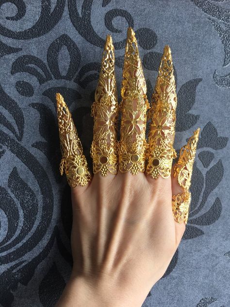 Fingers armor gold nails claws metal set: two styles | Etsy Arrow Nails, Finger Armor, Metal Claws, Claw Rings, Long Fingers, Nail Rings, Nail Guards, Claw Gloves, Double Rings