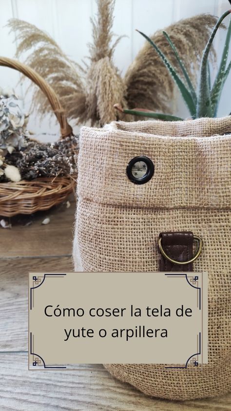 Ideas Para Hacer Con Tela, Alpillera Ideas, Interior Deco, Cardboard Crafts, Sewing Gifts, Cute Bags, Straw Bag, Burlap Bag, Diy And Crafts