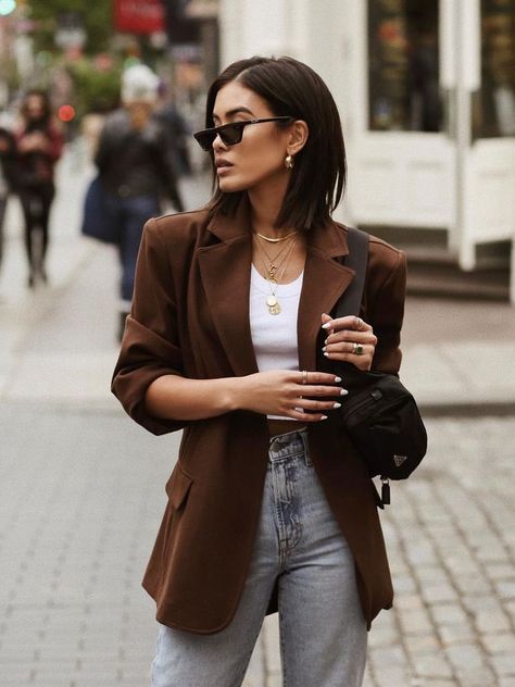 The 20 Summer Handbags Everyone Will Want to Own Brown Blazer Outfit, Blazer Marron, Casual Chic Fall Outfits, Casual Chic Fall, Outfit Mit Blazer, Pijamas Women, Outfit Blazer, Blazer Outfits For Women, Chic Fall Outfits