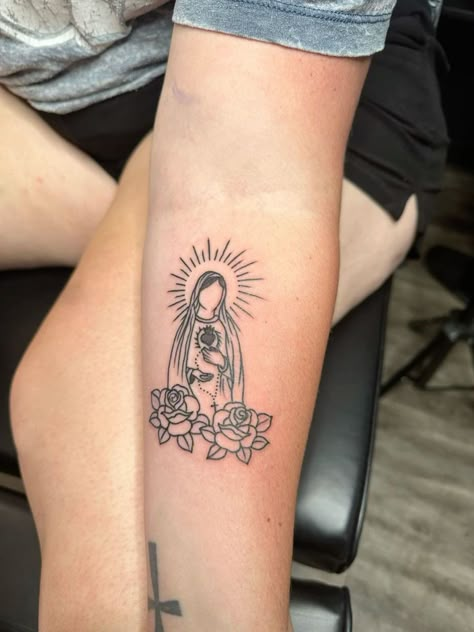 Tattoo Ideas For Mom With Daughter, Mini Virgin Mary Tattoo, Virgin Mary Outline Tattoo, Tattoo Ideas Virgin Mary, Mexican Culture Art Tattoo, Small Catholic Tattoos For Women, Small Virgencita Tattoo, Virgin Maria Tattoo, Dodger Tattoos For Women