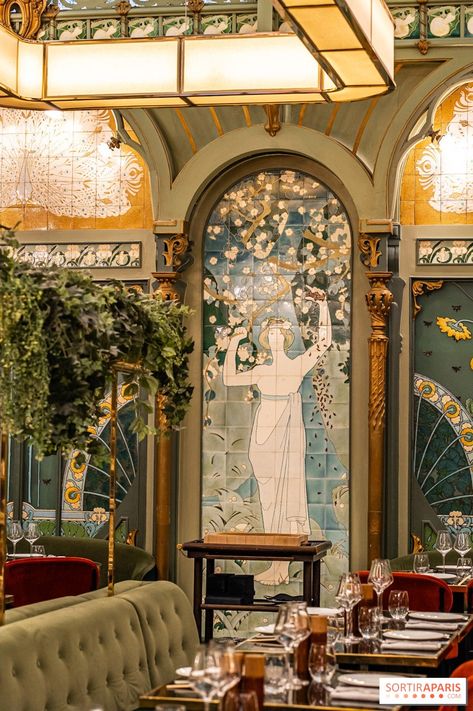 Art Nouveau Cafe Interior, Art Nouveau House Interior, Moody Art Nouveau, Art Nouveau House Decor, Art Nouveau Paris, Art Nouveau Dining Room, Art Nouveau Cafe, Art Cafe Aesthetic, Beefbar Paris