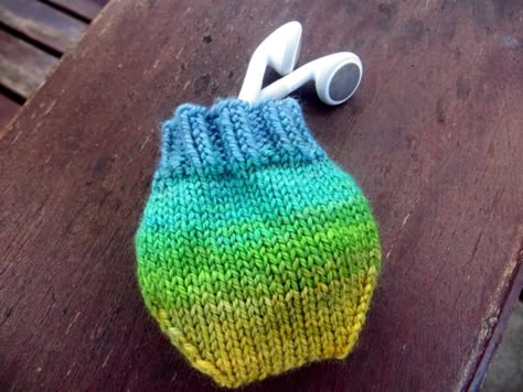 Gift Knitting Patterns, Earbud Pouch, Stash Buster, Knitting Blogs, Knit Projects, Ear Buds, How To Purl Knit, Knitting Gift, Free Knitting Pattern