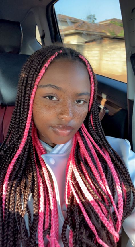 Pink and black peekaboo braids Black Peekaboo Braids, Pink Peekaboo Hair, Pink Box Braids, Peekaboo Braids, Purple Box Braids, Black Box Braids, Pink And Black Hair, Colored Box Braids, Peekaboo Hair