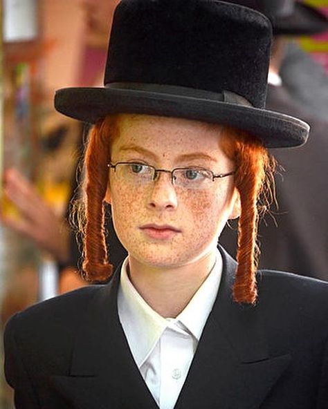 You Dont Look Jewish on Instagram: "There are a high percentage of gingers amongst Ashkenazi Jews that can be attributed to the haplogroup R1b, which is the dominant paternal lineage of Western Europe. However, Ashkenazim are not the first or only reference to red hair in Jewry. Both Esau and David are referred to as admoni, which means red or ruddy. It is unsure whether or not the two actually had red hair, or just a red complexion. Red attributes can be found in Jews with different diaspora Ashkenazi Jews, Western Europe, Fifty Shades, Redheads, Red Hair, The One, Two By Two, Festival, Celebrities