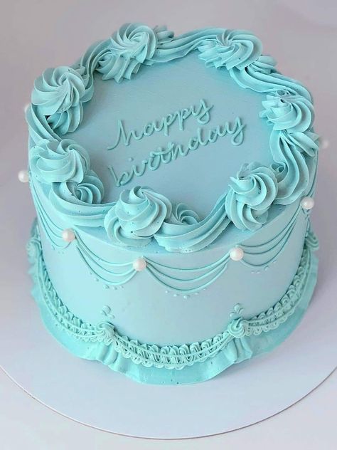 Robin Egg Cake, Turquoise Cake Birthday, Turquoise Cake Ideas, Tiffany Birthday Cake, Teal Cakes, Blue Heart Cake, Teal Birthday Cake, Tiffany Blue Cake, Tiffany Blue Cakes