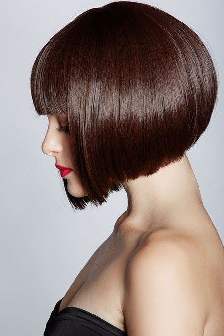 Cheveux Courts. Ex 5 Short Brown Haircuts, Bob Haircut With Bangs, Short Hairstyles For Thick Hair, Short Bob Haircuts, Long Bob Hairstyles, Haircut For Thick Hair, Retro Hairstyles, Hairstyles For Round Faces, Haircuts With Bangs