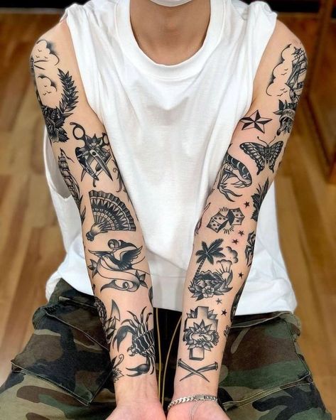 Tato Grunge, Black Traditional Tattoo, Tato Flash, Tato Tradisional, Traditional Black Tattoo, Traditional Tattoo Sleeve, Tattoo Inspiration Men, Traditional Tattoo Design, Small Tattoos For Guys