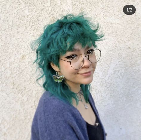 Shag Hairstyles Dyed, Colorful Mullet Women, Teal Wolfcut, Colorful Mullet Hair, Plus Size Mullet Hair, Short Bright Hair, Green Mullet Hair, Short Curly Green Hair, Teal Mullet