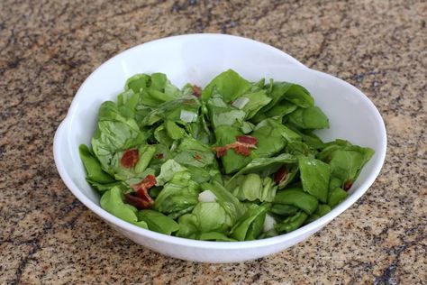 Southern 'Killed' Lettuce Recipe Wilted Lettuce Recipe, Wilted Lettuce Salad, Lettuce Recipe, Wilted Spinach Salad, Appalachian Recipes, Hot Bacon Dressing, Lettuce Recipes, Wilted Lettuce, Bacon Dressing