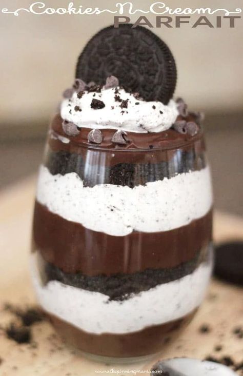 Cookies And Cream Parfait Recipe, Chocolate Parfait, Oreo Desserts, Parfait Recipe, Dessert Cups Recipes, Mason Jar Desserts, Pudding Parfait, Cookies N Cream, Dessert Parfait