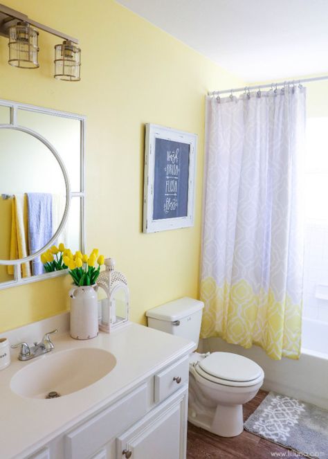 This lemony bathroom that proves yellow doesn’t have to look dated: | 12 Gorgeous Rooms That Show Colorful Walls Are Anything But Basic Bathroom Yellow, Makeover Kamar Mandi, Colorful Walls, Yellow Bathroom Decor, Girly Bathroom, Small Apartment Bathroom, Ideas Baños, Yellow Bathroom, Colors Schemes