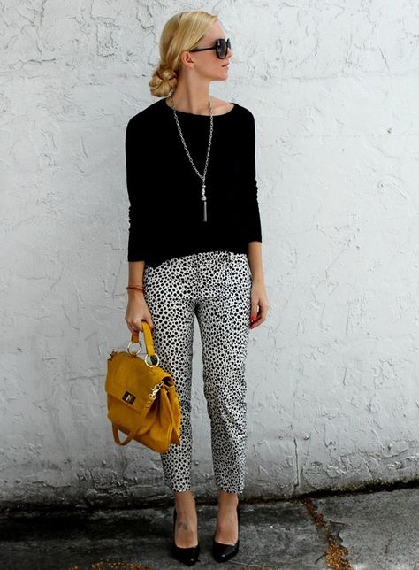 20 Style Tips On How To Wear Printed Pants Outfit Ideas | Gurl.com Svarta Outfits, Ținute Business Casual, Casual Office Attire, Interview Outfits Women, Casual Chic Outfits, Trendy Business Casual, Look Formal, Summer Work Outfits, Casual Work Outfit