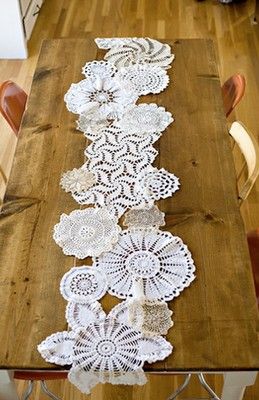 Doily table runner. Good way to recycle Grandmas old doily collection sitting in your attic! Hantverk Diy, Doilies Crafts, Make A Table, Crafty Craft, Deco Table, Hot Pads, Diy Projects To Try, The Table, Doilies