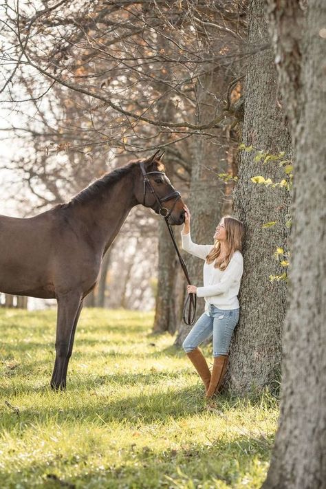 Pet Photography Poses, Equestrian Photoshoot, Horse Photoshoot Ideas, Equine Photography Poses, Horse Senior Pictures, Horse Photography Poses, Pictures With Horses, Photography Ideas At Home, Horse Photographer