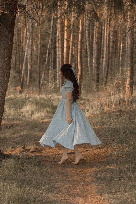 158fc2ddd52ec2cf54d3c161f2dd6517desc51274851ri Wedding Pictures Beach, Pre Debut Photoshoot, Princess Photo Shoot, Debut Photoshoot, Fotografi Vintage, Royalty Aesthetic, Princess Photo, Painting Photography, Fashion Sketches Dresses