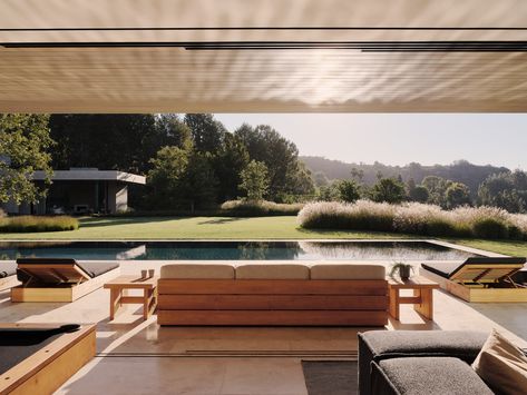 Mandeville Canyon House | Walker Workshop Kitchen Modern Interior Design, Kitchen Modern Interior, Workshop Architecture, Canyon House, Interior Design Modern, Pool Landscape Design, Modern Rustic Homes, Beach House Design, Kitchen Modern