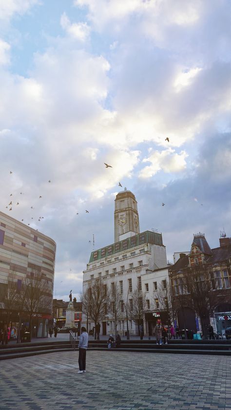 LUTON TOWN CENTRE ENGLAND Luton Town, Playlist Covers, Places To Visit, England, Photography