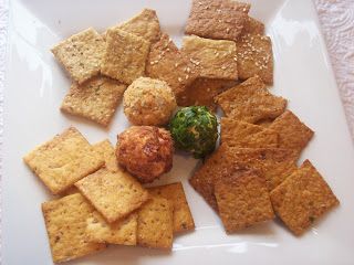 Dry Buttermilk, Wheat Crackers, Wheat Thins, Homemade Crackers, Cheese Ball Recipes, Herb Seasoning, Cracker Recipes, Sourdough Recipes, Tomato Basil