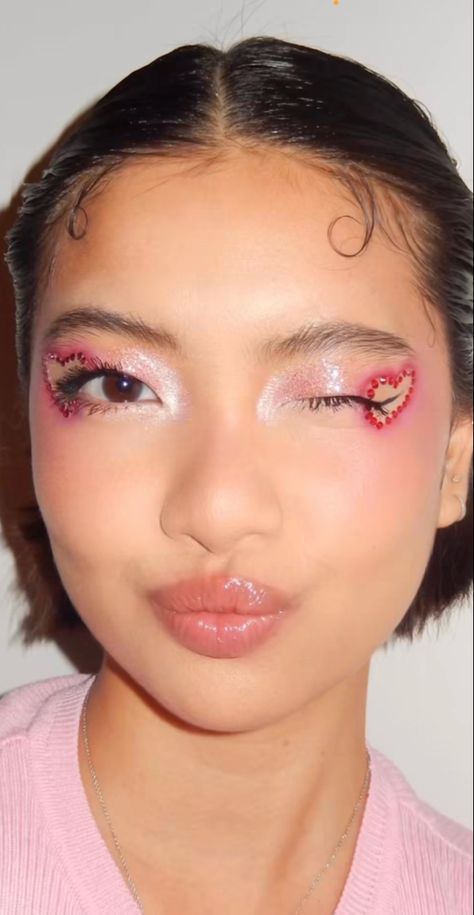 V Day Looks, Pink Valentine Makeup, Fun Valentines Makeup, Heart Eyeshadow Makeup, Rhinestone Heart Eye Makeup, Blossom Powerpuff Makeup Look, Valentine Inspired Makeup, Valentines Date Makeup, Ribbon Eye Makeup