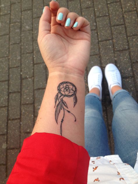 Dream catcher tattoo Dream Catcher Tattoo On Wrist, Small Dream Catcher Tattoo, Dream Catcher Wrist Tattoo, Simple Dream Catcher Tattoo, Dream Catcher Henna, Dream Catcher Tattoo, Small Dream Catcher, Beautiful Flower Tattoos, Name Tattoos