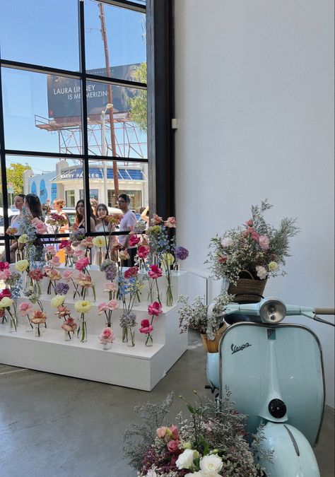 Matilda Djerf Pop Up, Spring Pop Up Shop, Djerf Avenue Pop Up, Flower Shop Pop Up, Fashion Pop Up, Djerf Avenue Wallpaper, Office Flowers, Holiday Pops, Matilda Djerf