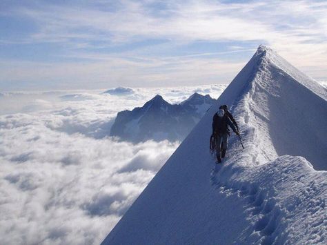 climbers near top of K2 peak , Karakoram Pakistan Everest Summit, Motivational Images, Gabriel Garcia Marquez, Mountain Climbing, Above The Clouds, Mountain Top, Top Of The World, Yahoo Search, Mountaineering