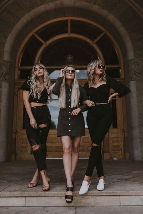 Photo Poses For 3 People, 3 Sisters Photoshoot Poses, 3 Friends Photoshoot Poses, 3 Sisters Photography, 3 Sister Photoshoot, Three Friends Photoshoot, Trio Pose Ideas, 3 Friends Photoshoot, Trio Photoshoot Ideas