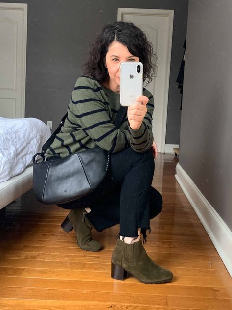 Olive Green Boots Outfit Fall Fashion, Green Boots Outfit Fall, Olive Green Boots Outfit Winter, Olive Green Ankle Boots Outfit, Green Booties Outfit, Green Boots Outfit, Chelsea Boots With Jeans, Ankle Boots Outfit Fall, Vince Boots