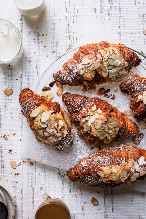 Cornetto Recipe, Almond Liquor, Almond Paste Recipes, Homemade Croissants, Italian Bakery, Almond Croissant, Sicilian Recipes, Almond Cream, Flaky Pastry