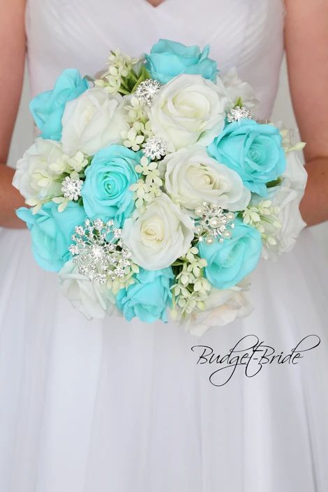 Tiffany Blue Wedding Theme, Tiffany Blue Weddings, Wedding Flower Guide, Blue And White Wedding, Tiffany Blue Wedding, Blue Wedding Bouquet, Aqua Wedding, Beach Wedding Flowers, Tiffany Wedding