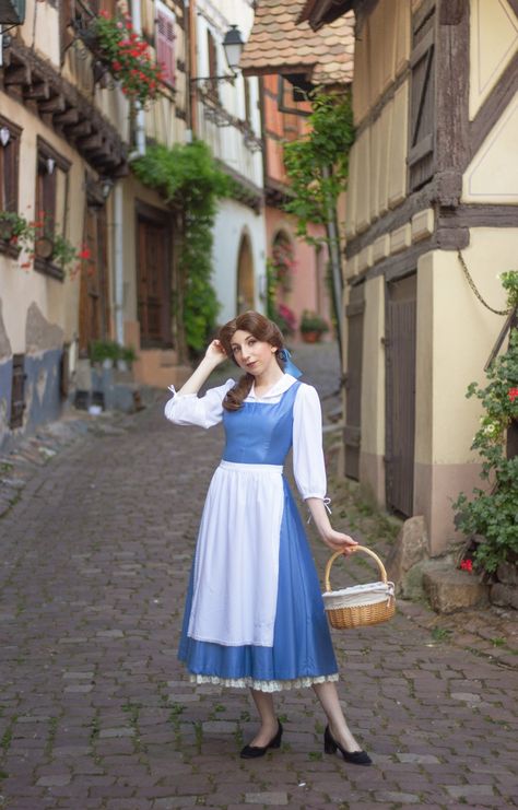 Belle Beauty And The Beast Dress, Belle Movie, Beauty And The Beast Dress, Beast Design, Belle Cosplay, France Outfits, Belle Beauty And The Beast, Princess Cosplay, Belle Beauty