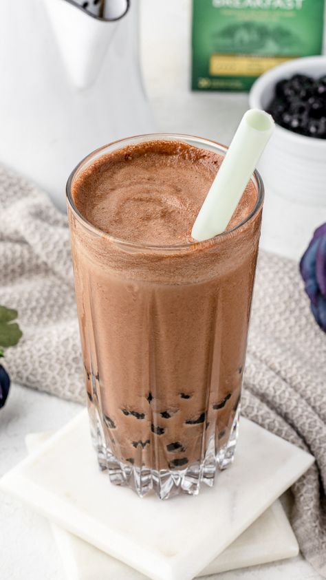 Chocolate Bubble Tea Recipe, Chocolate Boba Tea, Chocolate Bubble Tea, Chocolate Boba, Chocolate Milk Tea, Frozen Fruit Drinks, Cookies And Cream Milkshake, Bubble Tea Recipe, Hot Chocolate Milk