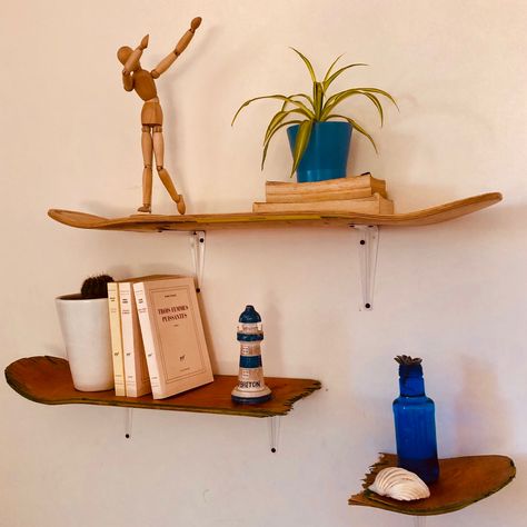 Skate Board Shelfs, Skateboard Deck Shelf, Skateboards On The Wall, Skate Board Shelf, Skateboard Wall Shelves, Skateboard Shelf Diy, Skater Home Decor, Skateboard Art Wall, Skateboard Bookshelf