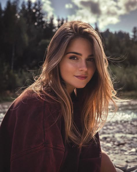 Jessy Hartel on Instagram: “1/2 or 3? #vote  Stone Island. Photos by @kai.boet ~werbung” Pose Fotografi, Photographie Portrait Inspiration, Model Pose, Portrait Photography Women, Model Poses Photography, Fashion Photography Poses, Foto Casual, Portrait Photography Poses, Photography Poses Women