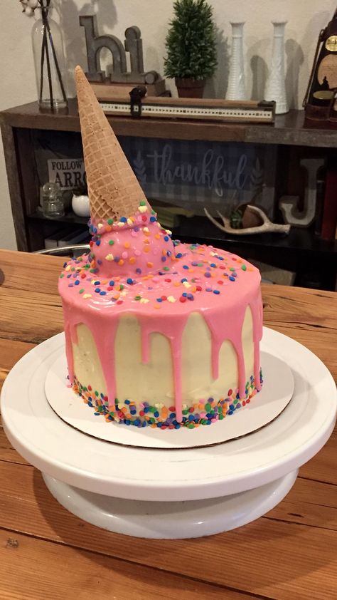 Smash Cake Ice Cream Theme, Ice Cream Decorated Cake, Melted Ice Cream Cake, Themed Cake Ideas, Melted Ice Cream, Cake Ice Cream, Ice Cream Theme, Cake Cake, Ice Cream Cake