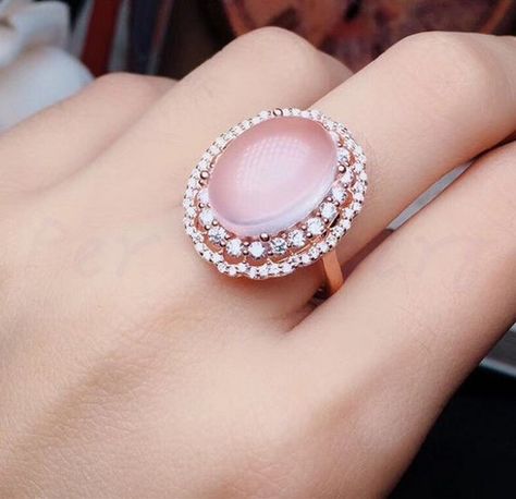 Oval Stone Pendant, Cabochon Ring Design, Expensive Jewellery, Pink Quartz Jewelry, Pink Quartz Ring, Rose Quartz Ring Engagement, Rose Quartz Pendant Necklace, Ring Rose Quartz, Rose Quartz Necklace Pendants