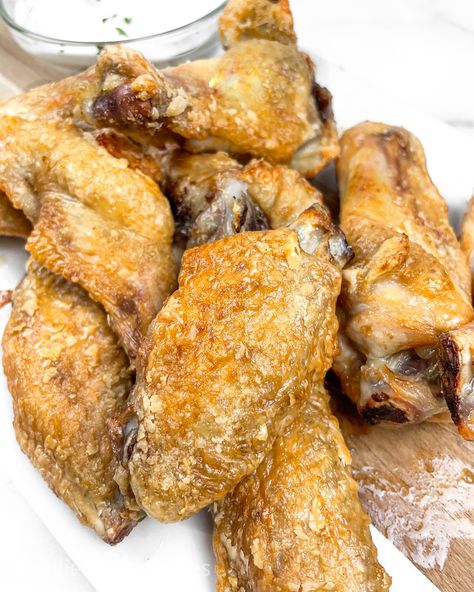 Crispy Cornstarch Chicken Wings Cornstarch Chicken Wings, Cornstarch Chicken, Boneless Wing Recipes, Chicken Wings Crispy, Make Chicken Wings, Wings Crispy, Air Fry Chicken Wings, Crispy Baked Chicken Wings, Chicken Shawarma Recipe