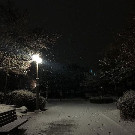 Cold And Dark Aesthetic, Dark Cold Night Aesthetic, Dark Place Aesthetic, Snow Dark Aesthetic, Cold Aesthetic Dark, Snow In Night, Snow Aesthetic Dark, Night Snow Aesthetic, Snowing At Night