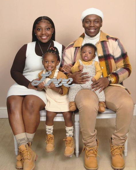 Black Family Photo Outfits Fall, Mother Daughter Fall Photoshoot Black, Fall Photos Black Family, Fall Pictures Black Family, Black Family Thanksgiving Outfits, Black Family Photoshoot Fall, Black Family Fall Pictures Outfits, Black Family Fall Photoshoot, Family Pictures Black People