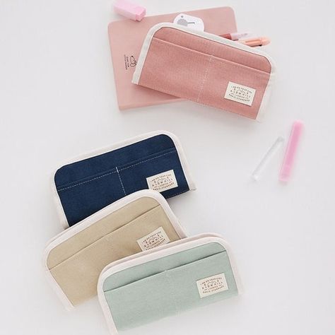 Kawaii School Supplies Pencil Cases, Aesthetic Pouches, Leo Lilith, Pouch Aesthetic, Cute Pencil Pouches, School Pouch, Pretty School Supplies, Zipper Pencil Case, Cute Pencil Case