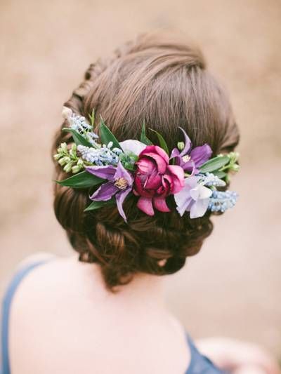 Alternative Bridesmaid, Side Bun Hairstyles, Side Bun, Diy Wedding Hair, Flower Crown Hairstyle, Romantic Wedding Hair, Wedding Hairstyles Bride, Boda Mexicana, Bridal Flower Crown