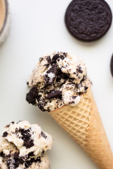 scoop of ice cream on top of cone Oreo Popsicles, Popcorn Recipes Easy, Cream Photography, Condensed Milk Cookies, Ice Cream Photography, Oreo Ice Cream, Sweet Treats Desserts, Crushed Oreos, Chocolate Dreams