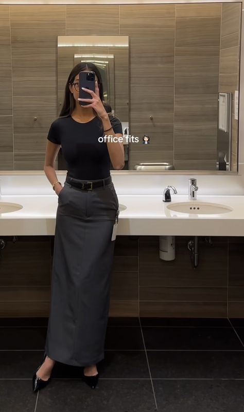 Outfit Ideas Corporate, Classy Pencil Skirt Outfits, Fashionable Corporate Attire, Corporate Outfit Ideas For Women, Smart Style Women, Business Formal Skirt, Low Rise Slacks Outfit, Office Girl Aesthetic Outfit, Birthday Outfit Work