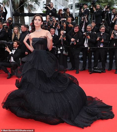 Making a statement: The 31-year-old supermodel made quite the impression while wearing a flowing and multi-layered outfit as she spent time on the event's red carpet Black Red Carpet Dress, Carpet Inspiration, Killers Of The Flower Moon, Red Carpet Dresses Best, Cannes Festival, Gorgeous Black Dress, Cool Silhouettes, Celebrity Fashion Looks, Flower Moon