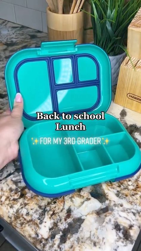 Elizabeth on Instagram: "My third grader didn’t want me to walk him to class 🙃 I used stonefire original rounds naan bread, Raos pizza sauce, fat free mozzarella and pepperoni slices. . . . . #backtoschool #lunchideas #lunchbox #lunchideasforkids #kidlunch #kidslunchbox #kidslunchideas #lunchboxideas #thirdgrade #mamasboy #momsofinstagram #lunchprep #foodforkids #kidmeals #momlife #bentgokids #bentgo #bentgolunch" Grade 1 Lunch Box Ideas, Cheap Functional Lunch Box For Back To School, What To Pack For Kindergarten Lunch, Bentgo Kids Lunch Ideas, What To Pack For Kindergarten School Lunch, How To Pack Pizza For School Lunch, Elementry School, Bentgo Kids, School Lunch Box