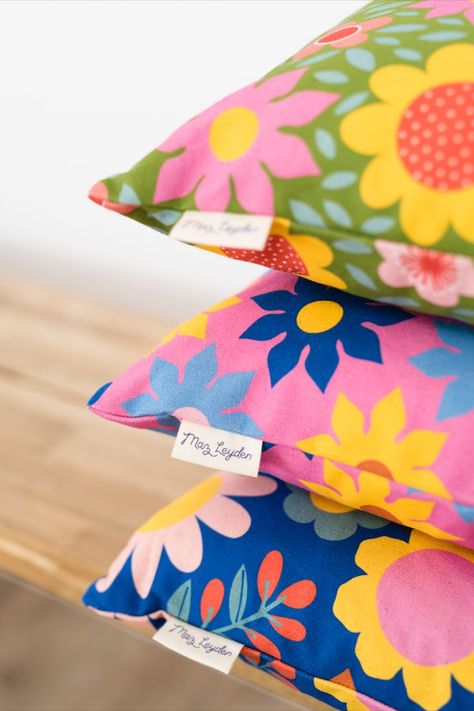 Green, pink and blue flower cushions Maximalist Bedding, Maximalist Retro, Funky Cushions, Bedding Pattern, Modern Cushions, Vintage Cushions, Colourful Cushions, Flower Patch, Retro Pattern