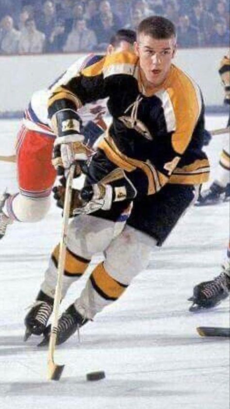 Bruins Wallpaper, Bobby Orr, Boston Bruins Hockey, Nhl Boston Bruins, Hockey Pictures, Rangers Hockey, Hot Hockey Players, Bruins Hockey, Ice Hockey Teams