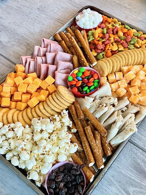 Stovetop Appetizers, Fruit Dip Recipe, Trying New Foods, Kids Birthday Party Food, Flavored Water Recipes, Birthday Party Snacks, Charcuterie Inspiration, Snack Board, Party Food Platters